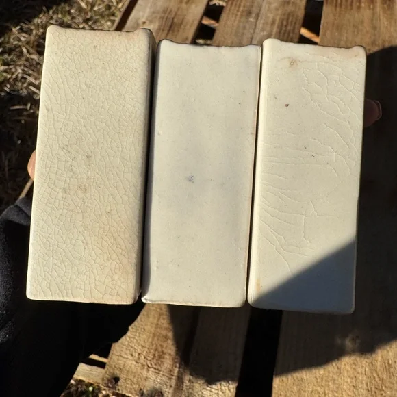 VINTAGE DECORATIVE COLLECTIBLE BOOK SHAPED SALT CLOVES PEPPER SHAKERS W/ ROOSTER - Picture 4 of 8